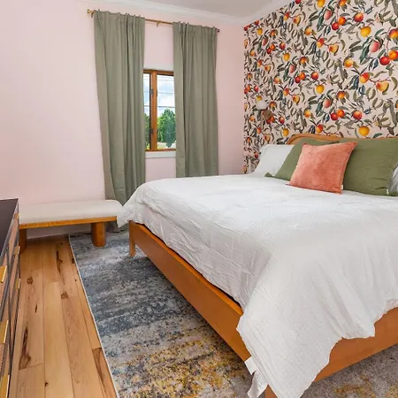 Whole Inn Rental! 5 King Beds, 2 Hot Tubs