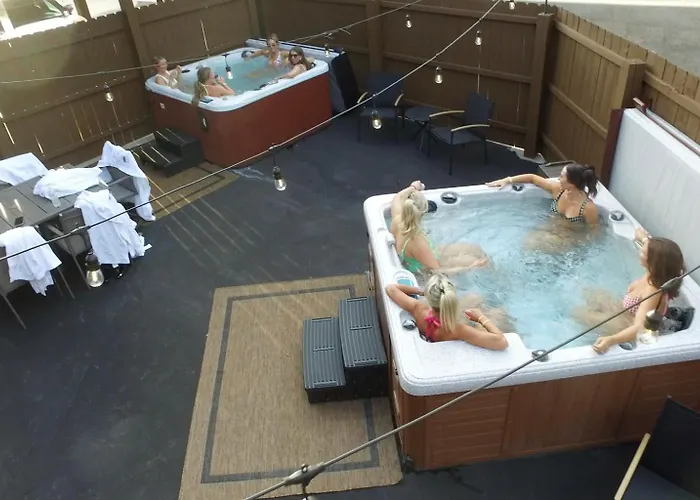 Whole Rental! 5 King Beds, 2 Hot Tubs *