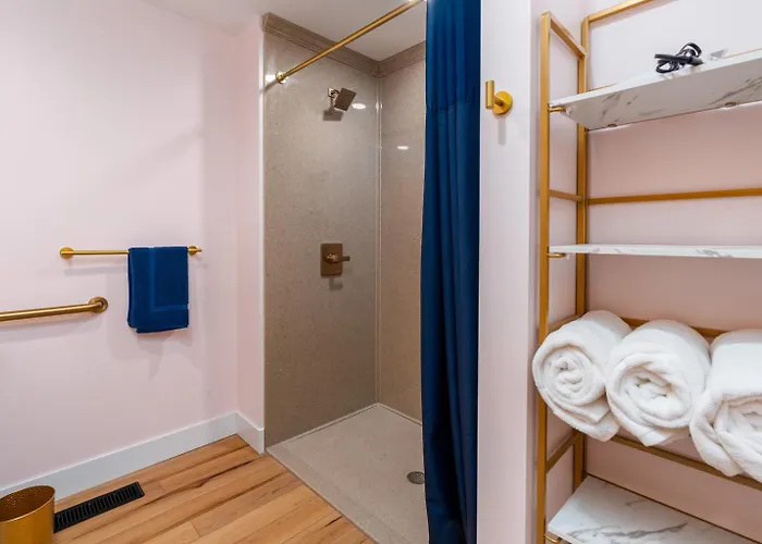Whole Rental! 5 King Beds, 2 Hot Tubs