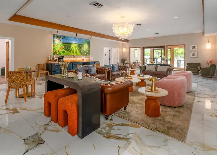 Whole Rental! 5 King Beds, 2 Hot Tubs Hotel