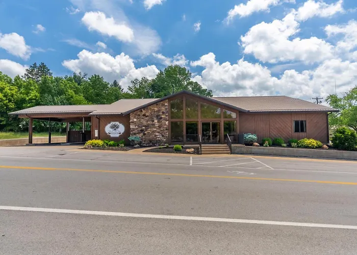 Whole Rental! 5 King Beds, 2 Hot Tubs *