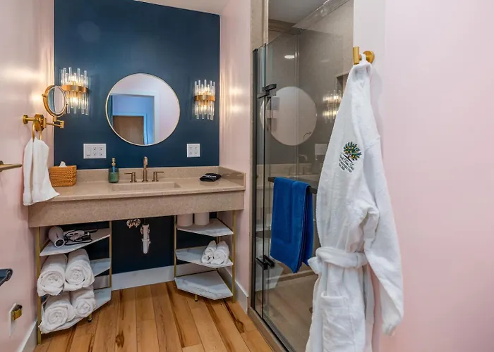 Whole Rental! 5 King Beds, 2 Hot Tubs Hotel