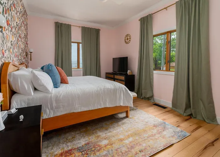 Whole Rental! 5 King Beds, 2 Hot Tubs