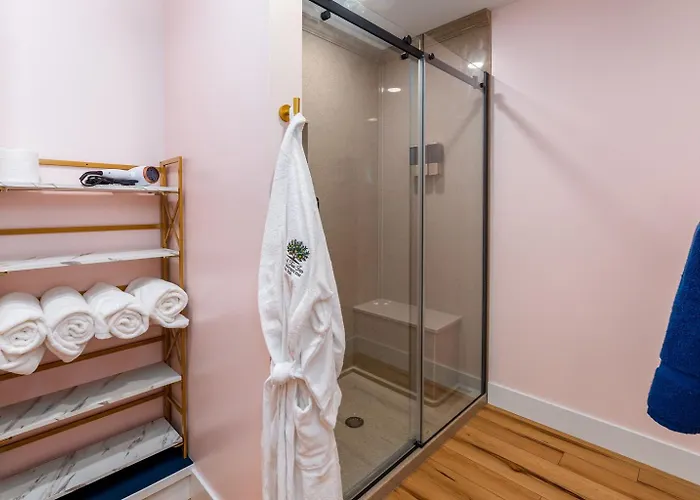 Whole Rental! 5 King Beds, 2 Hot Tubs Hotel