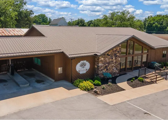 Hotel Whole Rental! 5 King Beds, 2 Hot Tubs Cobden