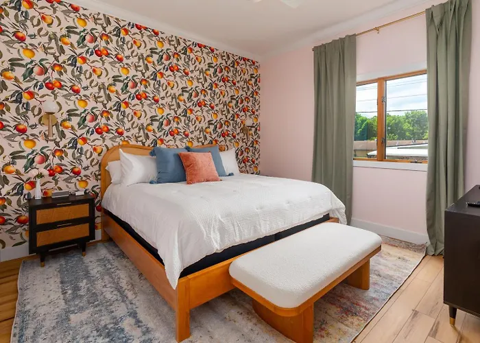 Whole Rental! 5 King Beds, 2 Hot Tubs Hotel Cobden